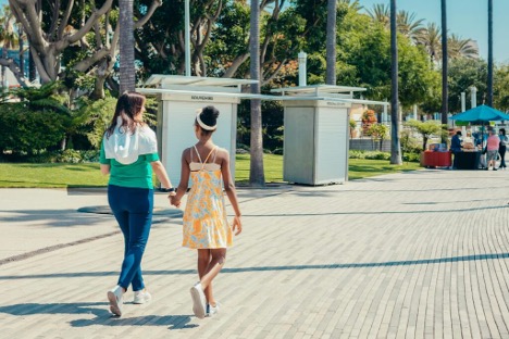 Seis maneras de entretejer el evangelismo en la vida de tus hijos